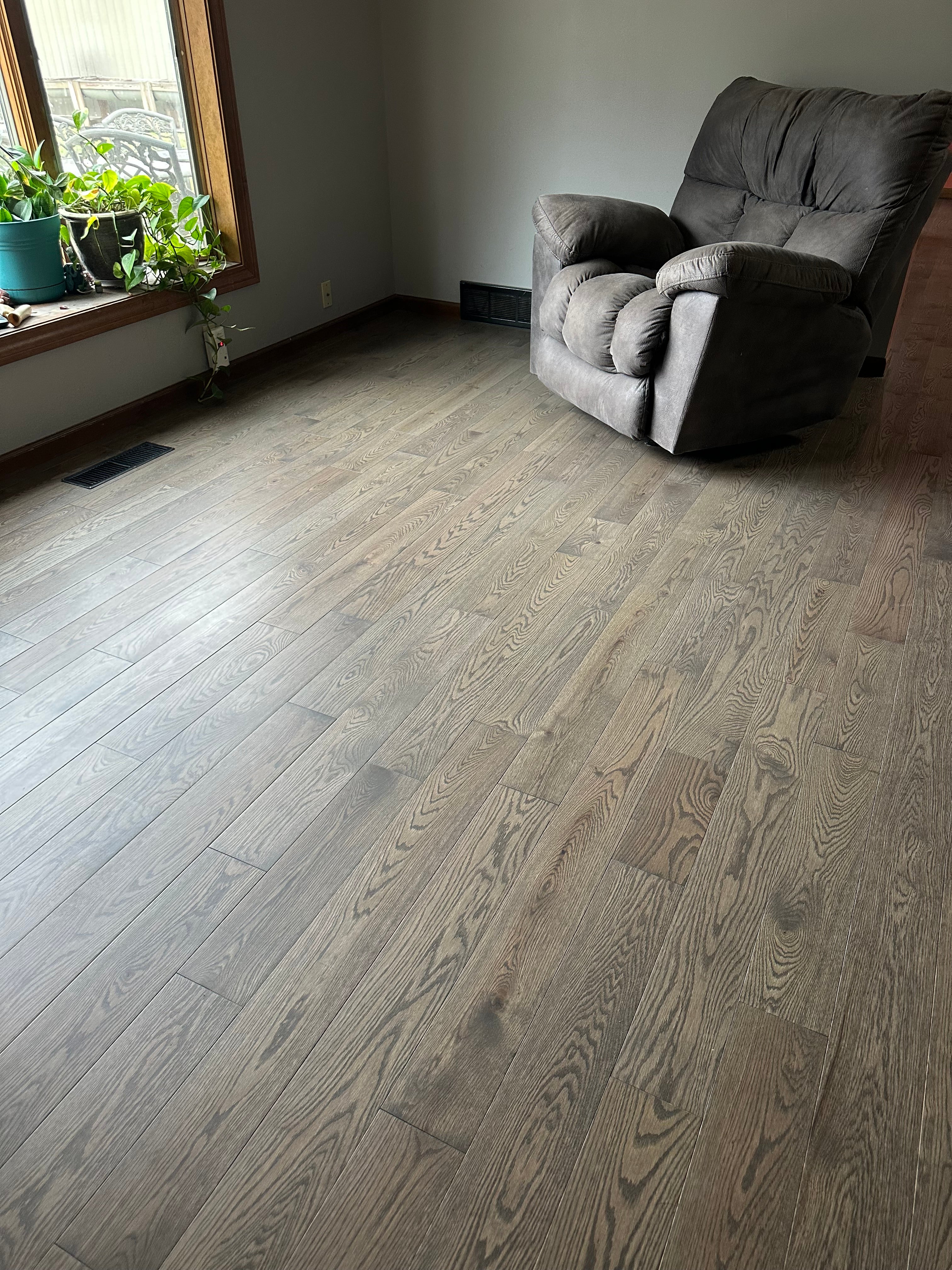 Solid Pre-finished Oak Hardwood