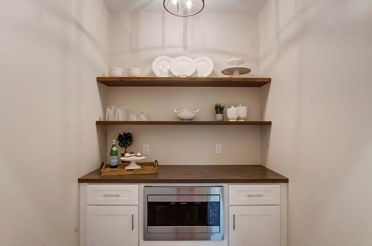 beverage/pantry nook
